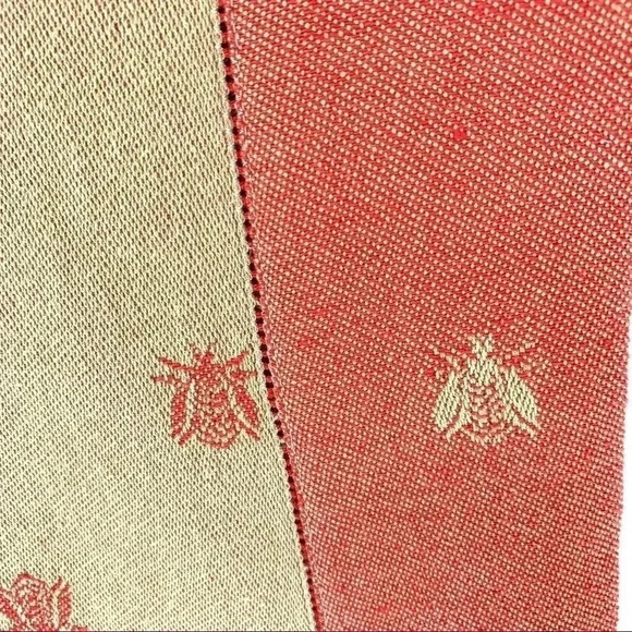 Giuliana Ricami Tuscan Linen Jacquard Honeybee Table runner - Picture 3 of 8